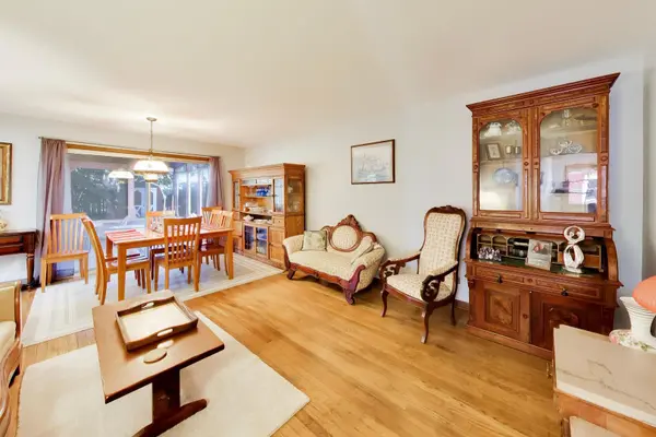 1120 Dean ST, Woodstock, IL 60098