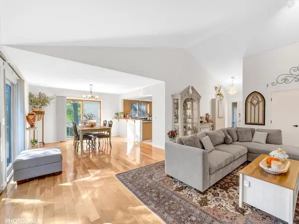34017 N Lakeside DR, Grayslake, IL 60030