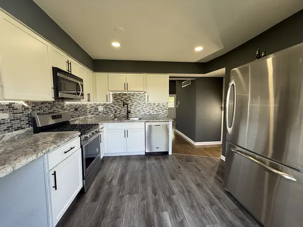 1317 Seabury CIR, Carol Stream, IL 60188