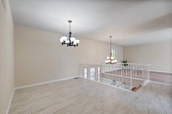 223 AUGUSTA DR, Vernon Hills, IL 60061