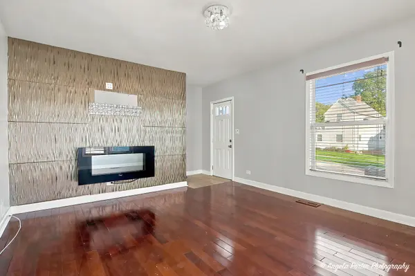 407 4th ST, Waukegan, IL 60085