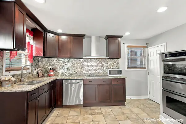 407 4th ST, Waukegan, IL 60085