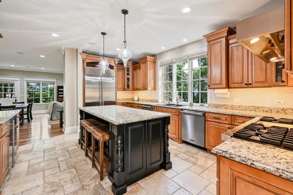 121 S Stough ST, Hinsdale, IL 60521