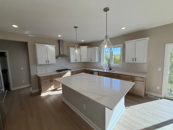 1702 Hadley Hills DR NE, Rochester, MN 55906