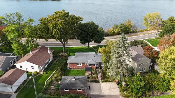 1736 E Shore DR, Maplewood, MN 55109