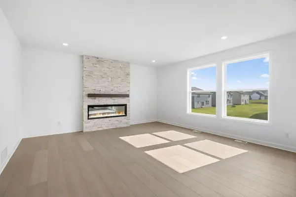 642 Sierra Pkwy, Waconia, MN 55387