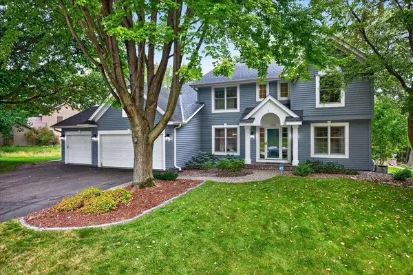 2398 Hunter DR, Chanhassen, MN 55317
