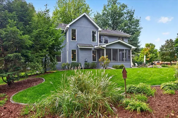 2398 Hunter DR, Chanhassen, MN 55317