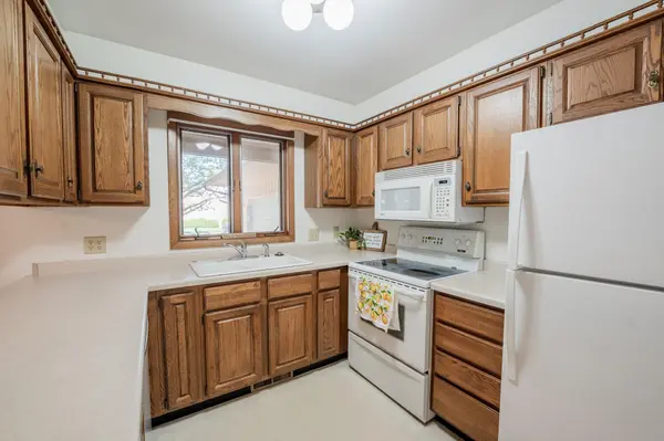 3379 Southgate CT #B, Eau Claire, WI 54701
