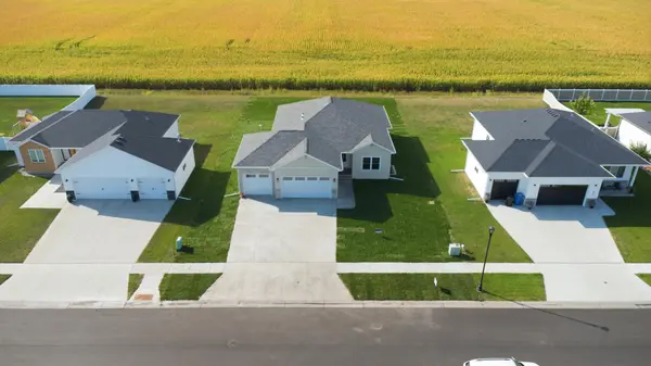 4288 Pine Pkwy S, Fargo, ND 58104