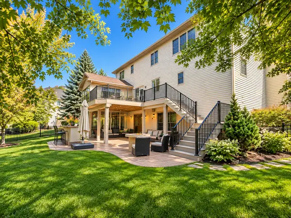 1400 Larkspur DR, Woodbury, MN 55129