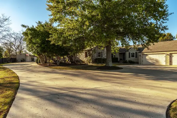 1745 Saundersville Rd, Hendersonville, TN 37075
