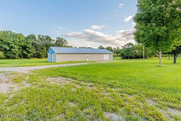 1990 Tater Valley Rd, Washburn, TN 37888