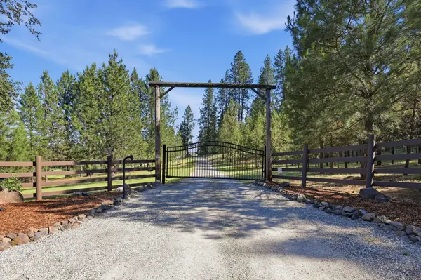9516 E Day Rd, Mead, WA 99021