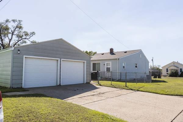 501 Montrose St, Salina, KS 67401