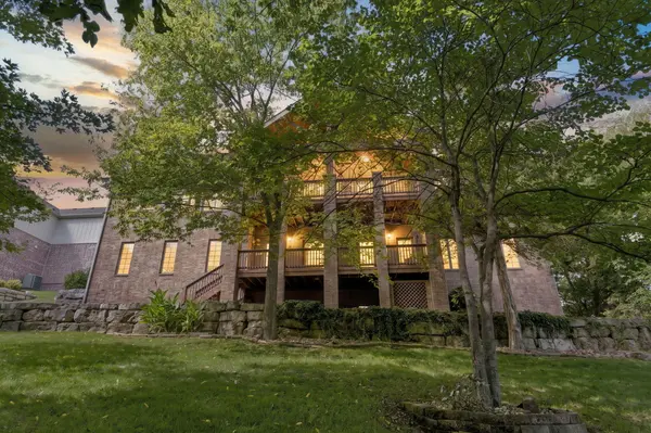 3312 W Bluffview ST, Springfield, MO 65810