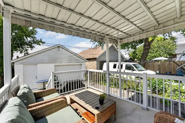 238 Chambers AVE, Toronto W03, ON M6M 3L5