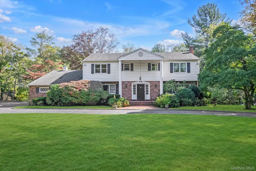 14 Oak LN, Old Brookville, NY 11545