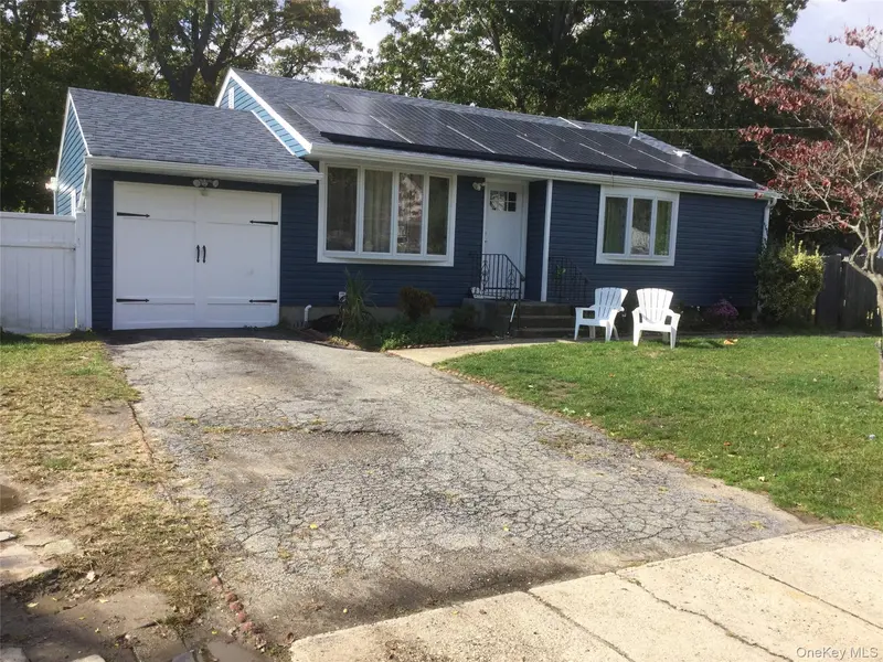 438 Mayflower AVE, Brentwood, NY 11717