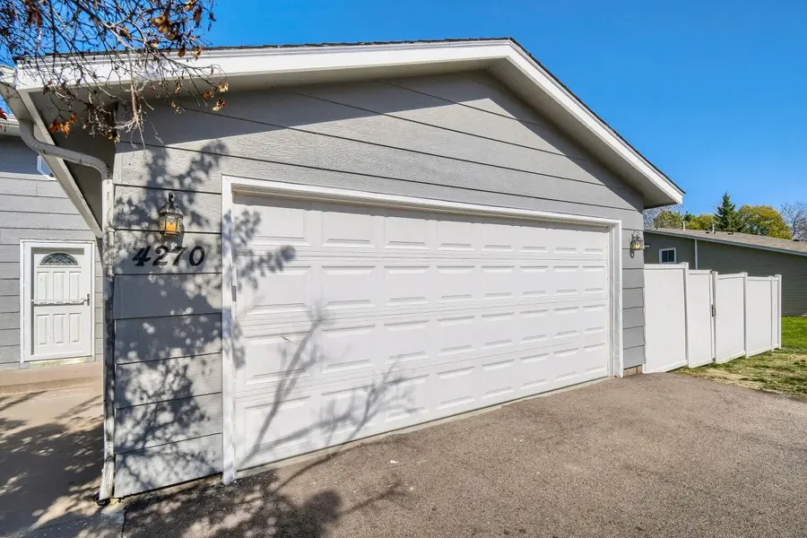 4270 Ximines LN N, Plymouth, MN 55441