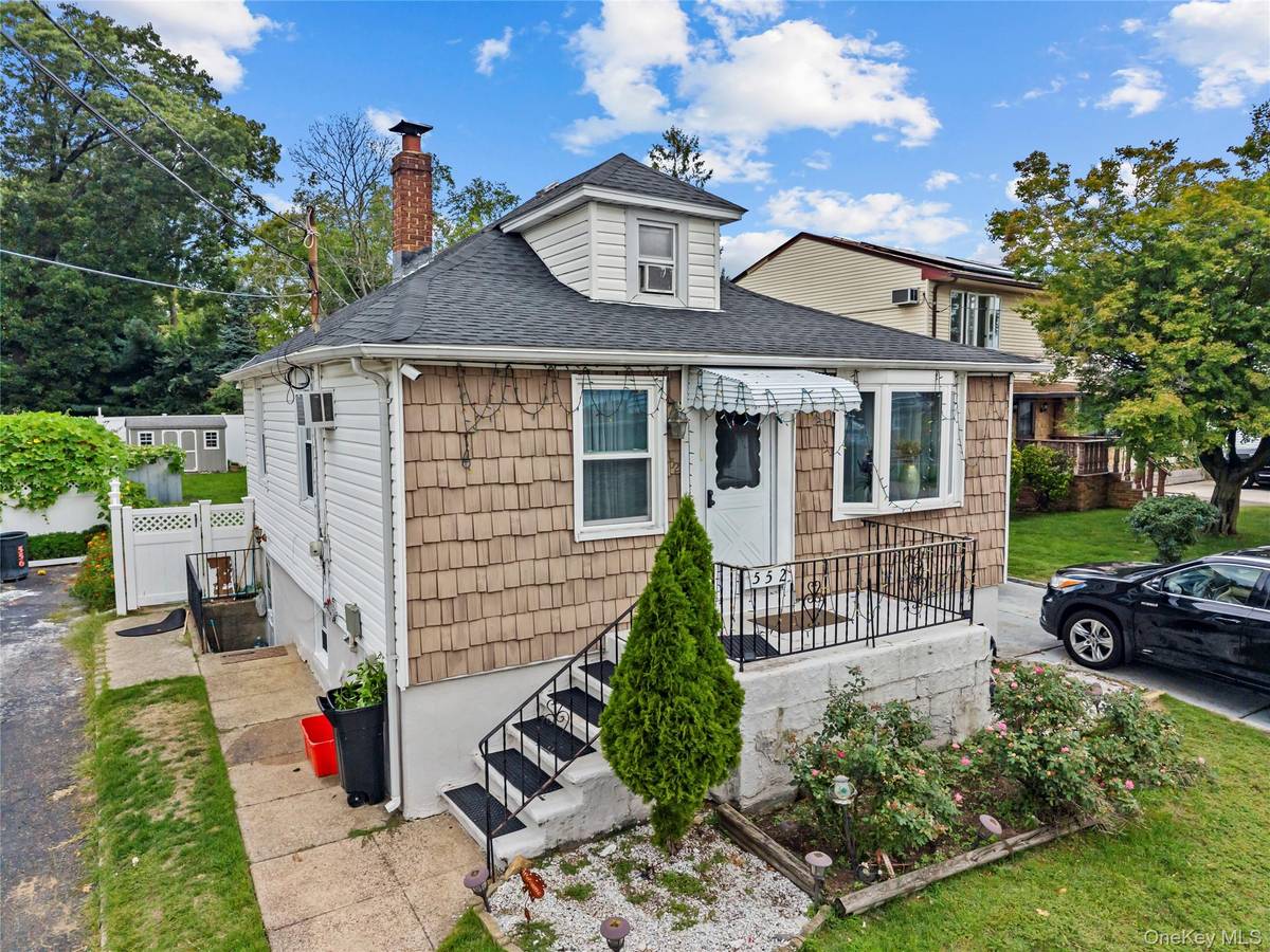 552 Kirkman AVE, Elmont, NY 11003