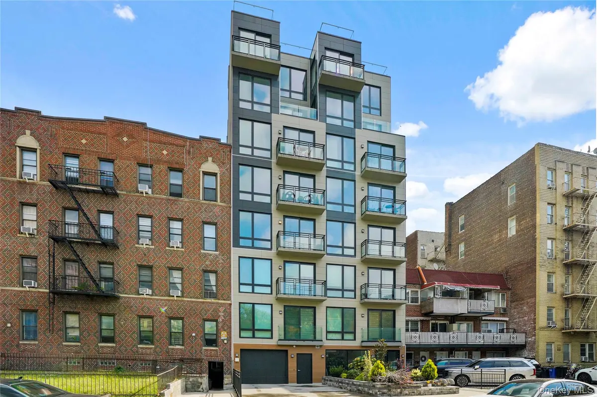 379 Ocean Pkwy #3A, Brooklyn, NY 11218