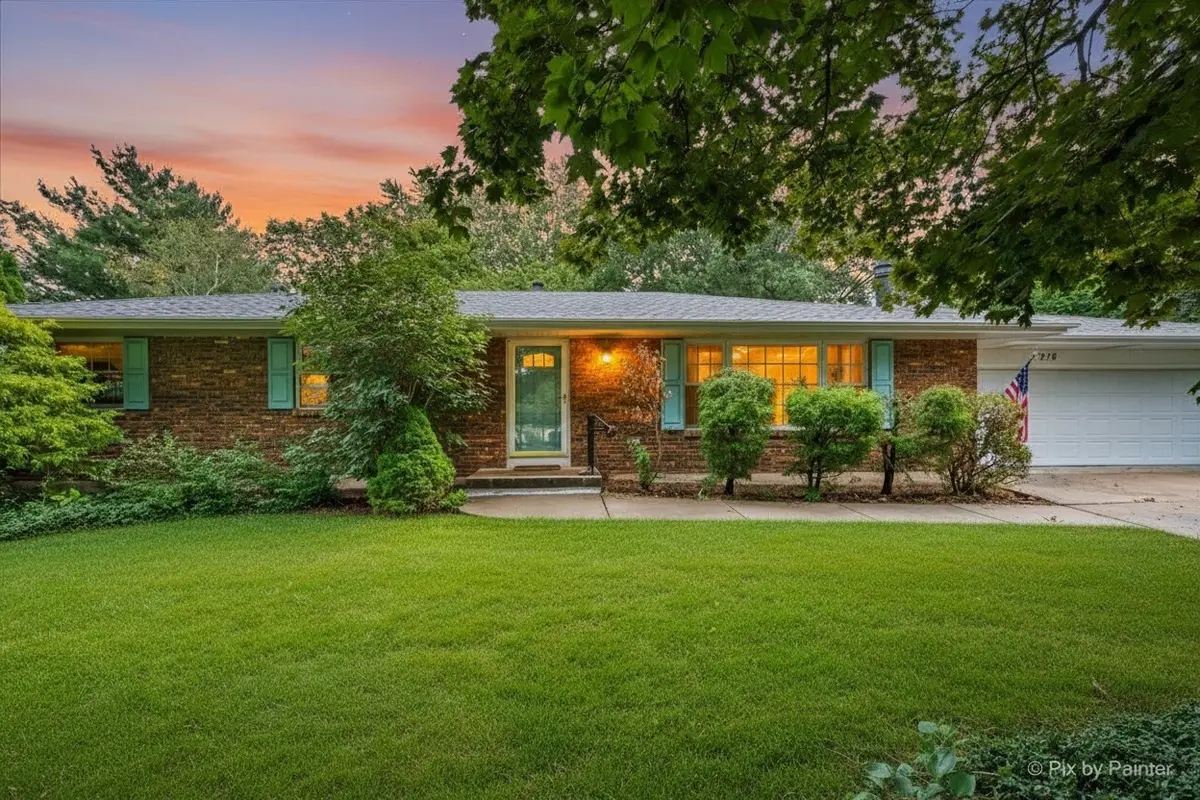 318 E Blackberry LN, Yorkville, IL 60560