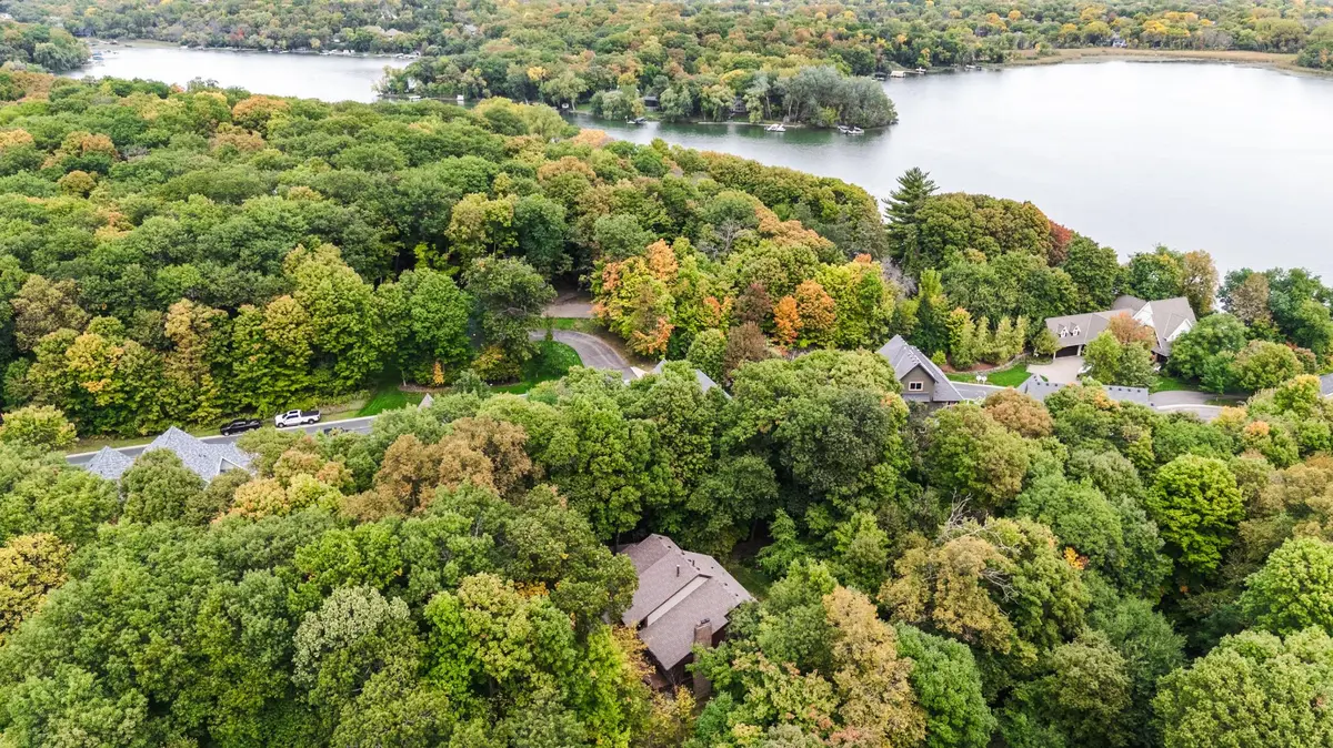 606 Carver Beach RD, Chanhassen, MN 55317