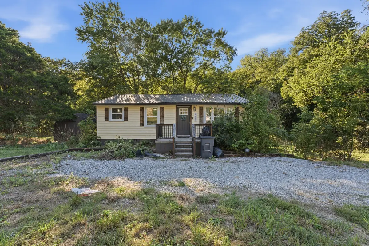219 N High St, Mcminnville, TN 37110