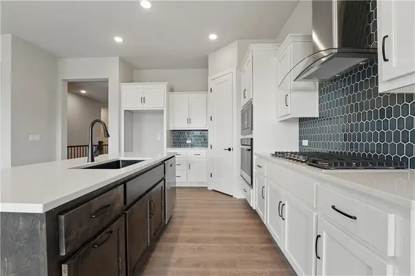 1531 N 162nd TER, Basehor, KS 66007