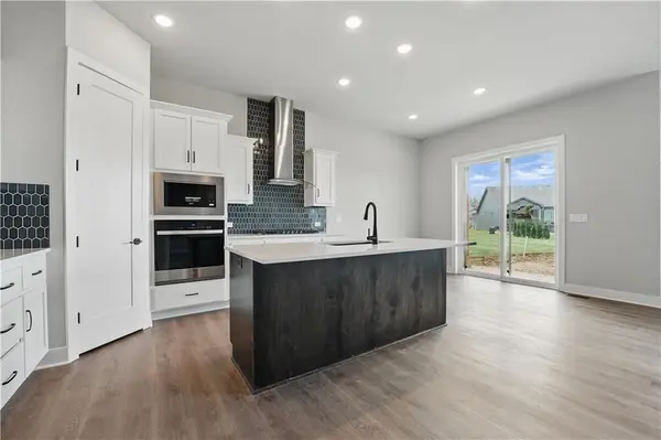 1531 N 162nd TER, Basehor, KS 66007
