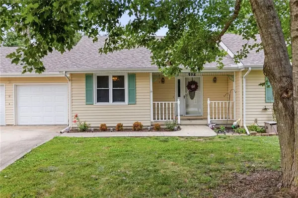 402 E 16th Street CIR, Kearney, MO 64060