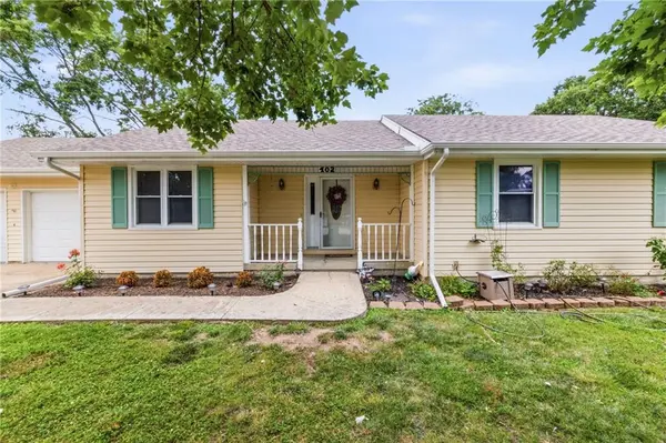 402 E 16th Street CIR, Kearney, MO 64060