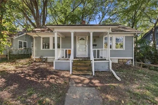 6104 Tracy AVE, Kansas City, MO 64110