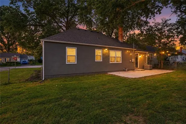 5117 Rosewood DR, Roeland Park, KS 66205