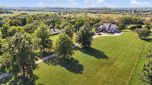 1071 E 1400 RD, Lawrence, KS 66046