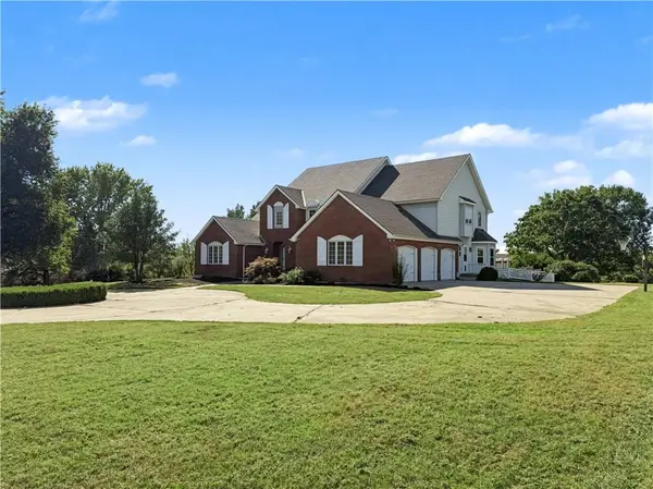1071 E 1400 RD, Lawrence, KS 66046