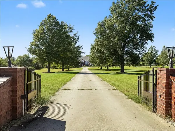 1071 E 1400 RD, Lawrence, KS 66046