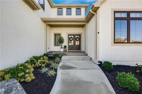 9367 W 170 TER, Overland Park, KS 66085
