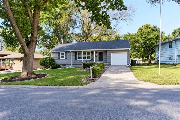 302 NE Howard ST, Lee's Summit, MO 64063