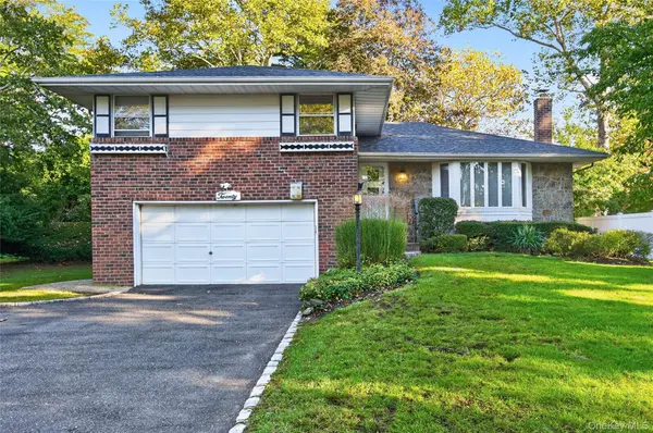 20 Canterbury RD, Woodbury, NY 11797