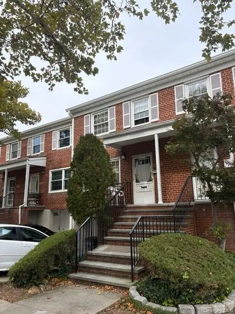 6231 Douglaston Pkwy #15, Douglaston, NY 11362