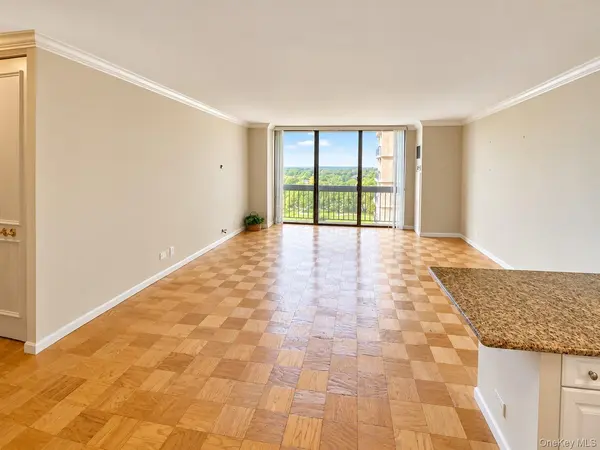 26910 Grand Central Pkwy #10T, Floral Park, NY 11005