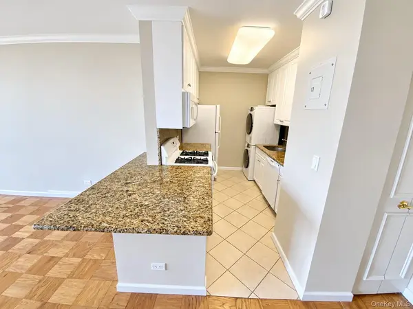 26910 Grand Central Pkwy #10T, Floral Park, NY 11005