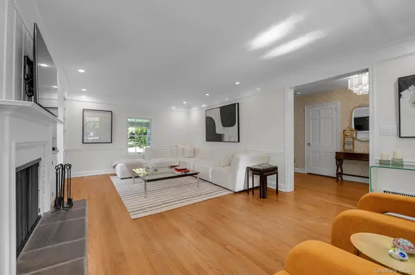 86 Summit RD, Port Washington, NY 11050