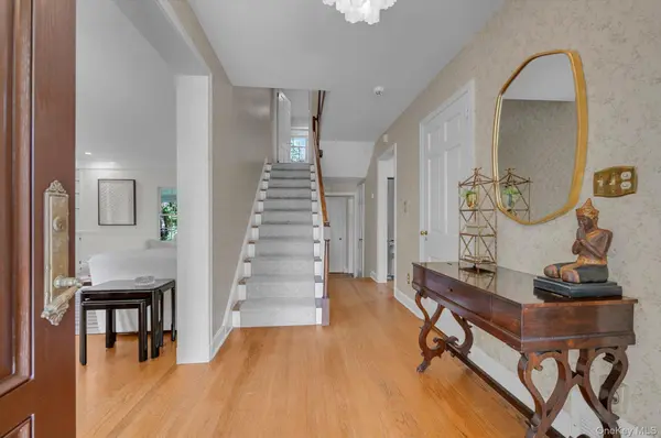 86 Summit RD, Port Washington, NY 11050