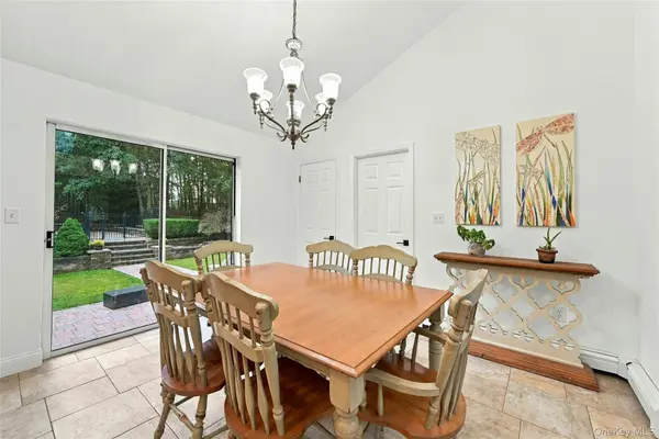 16 Georgann RD, Manorville, NY 11949