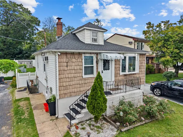 552 Kirkman AVE, Elmont, NY 11003