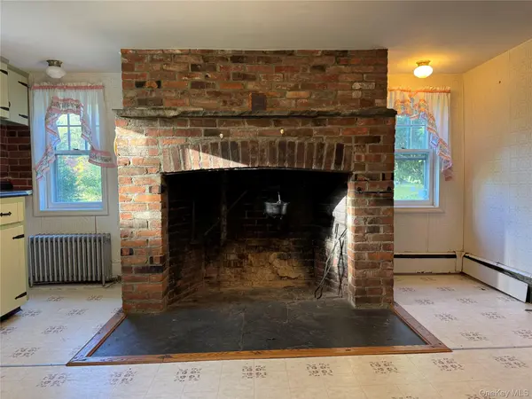 261 Van Keuren AVE, Pine Bush, NY 12566
