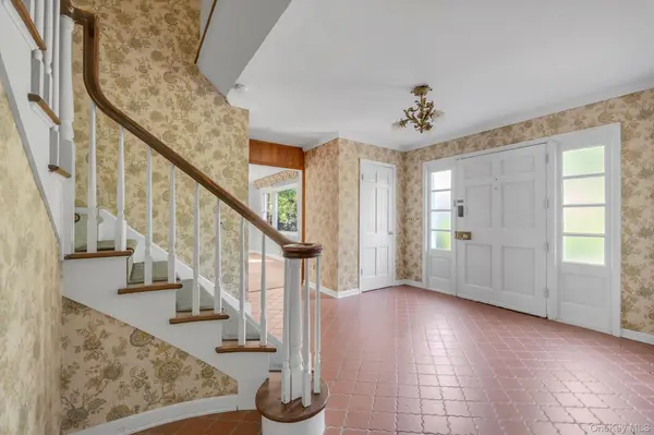 14 Oak LN, Old Brookville, NY 11545